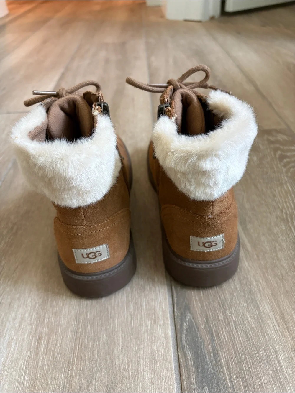 UGG Australia Azell Hiker Weather Boots Suede Lace-Up Chestnut Youth Size 6
